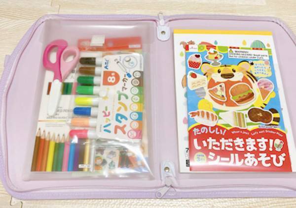 散らかりがちなグッズの収納に！　ダイソーの『お絵かきバッグ』が超便利だった