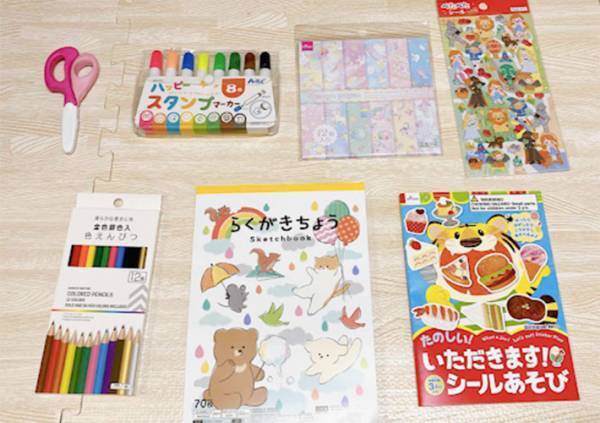 散らかりがちなグッズの収納に！　ダイソーの『お絵かきバッグ』が超便利だった