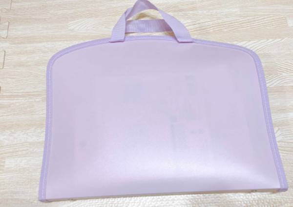 散らかりがちなグッズの収納に！　ダイソーの『お絵かきバッグ』が超便利だった