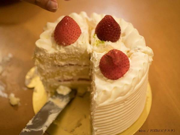余ったケーキを保存！　クリームを付けないラップのかけ方に「知りたかったやつ！」