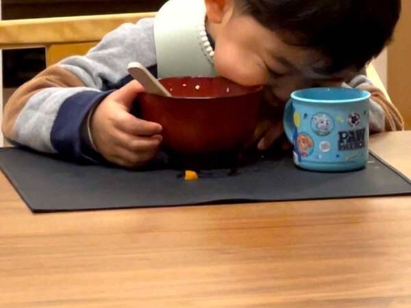 食事中の３歳息子が寝落ち　まさかの光景に心和ませる人が続出