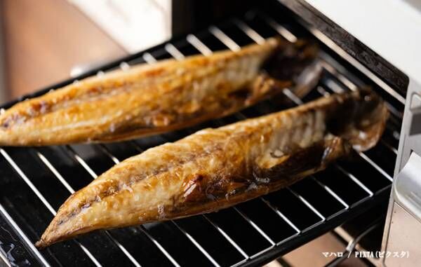 焼き魚をグリルで焼いた写真