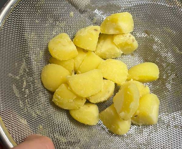 料理好き夫「コレが一番簡単でウマい」　ローストポテトをカリッと焼くコツ