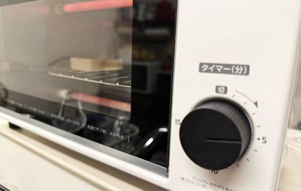 焼く前に数滴垂らすだけでOK！　餅が焼き網に張り付かない方法が「簡単すぎる」