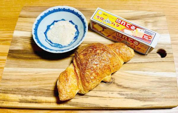 棒でギュッ！？　クロワッサンの意外な食べ方に「うまさ無限大」「ん～うまい！」