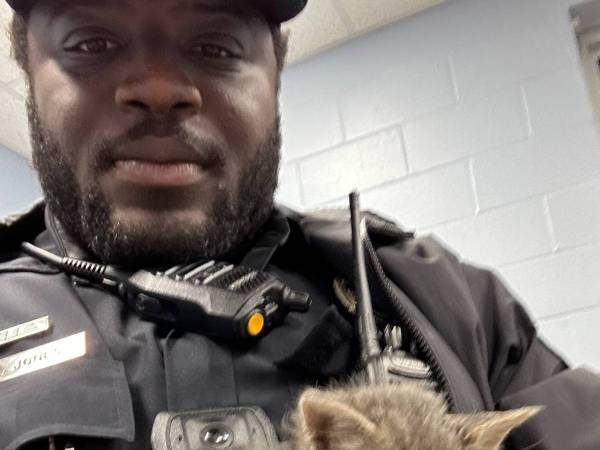 非番の警察官に称賛の声が殺到　ゴミ箱から見つけたのは？「幸せそう」「よかった」