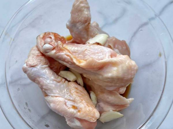 手羽元のローストチキンが安くてウマい！　「フライパンで簡単に作れる」「クリスマスにおすすめ」