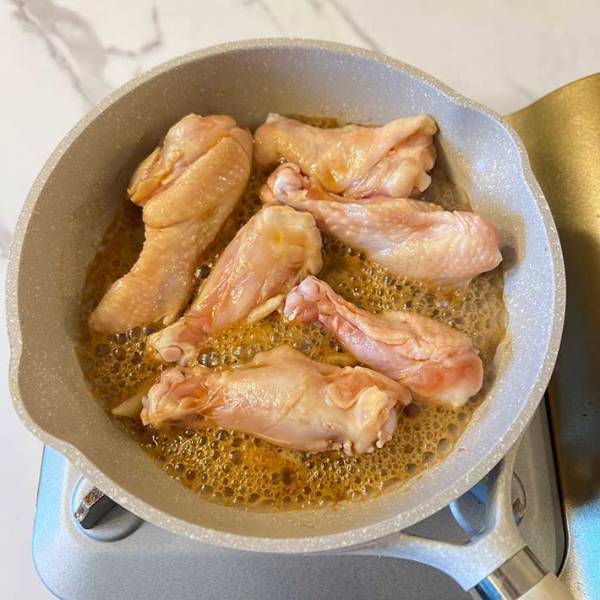 手羽元のローストチキンが安くてウマい！　「フライパンで簡単に作れる」「クリスマスにおすすめ」