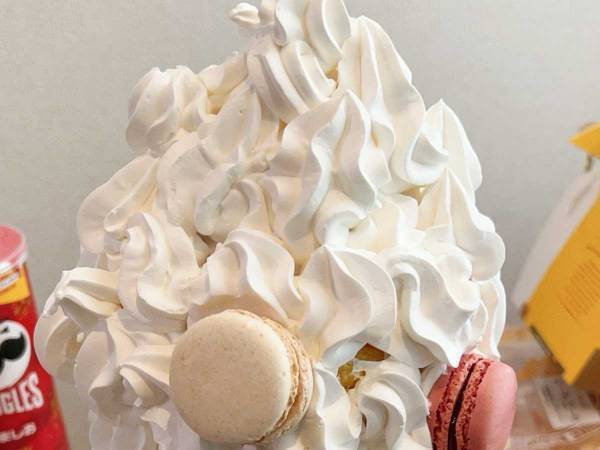 ラスボスのような『クリスマスケーキ』を作った女性　調理工程に「笑った」「すごいバランス」