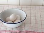 卵のコロコロ防止が簡単に！　便利すぎる輪ゴムの活用技に「過去イチよかった」