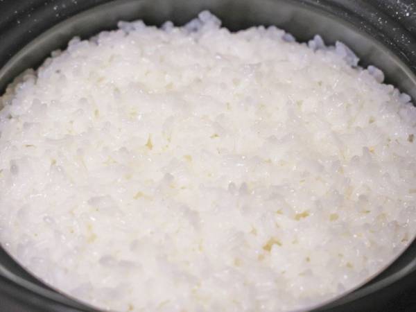 ご飯をふっくら炊くコツは炭酸水？　方法に「コレは気になる」「夕飯楽しみ」