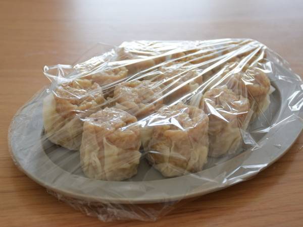 ラップをかける時は「少しゆるめ」が正解？　上手なレンチンのコツに「ためになる」