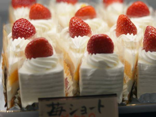 店主「クックックッ…客は気付けまい…」　店に並ぶケーキの『秘密』が？