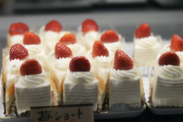 店主「クックックッ…客は気付けまい…」　店に並ぶケーキの『秘密』が？