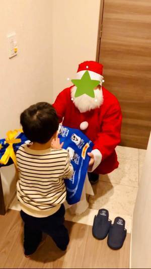 サンタ役を買って出た上司　その姿に感動の声「最高」「優しい世界」