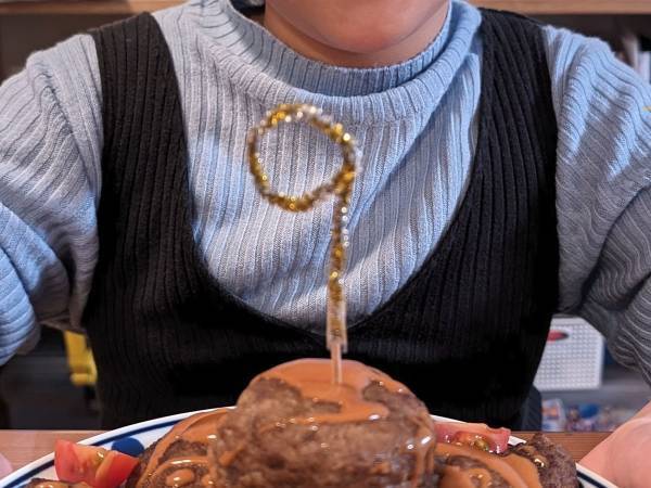 「大きくなるにつれ、もっと高く盛るぜ～」　９歳になる娘の『誕生日ごはん』がド迫力