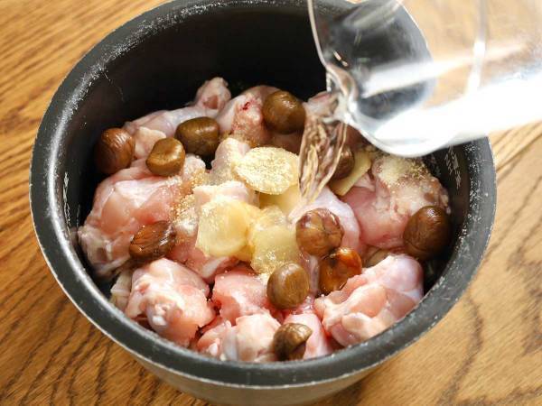 手羽元がホロホロ崩れる…　忘年会で疲れた胃にしみる『簡単料理』とは？