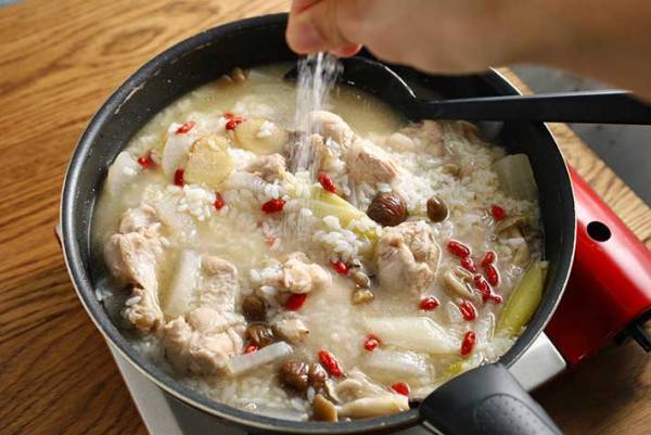 手羽元がホロホロ崩れる…　忘年会で疲れた胃にしみる『簡単料理』とは？