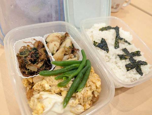 夫が作った弁当に、妻が爆笑！　友達の前で開けたらまさかの…？