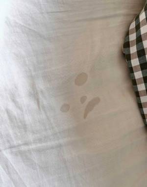 赤ちゃんがシーツに残したシミに１４万『いいね』　「爆笑した」「宝物だね」