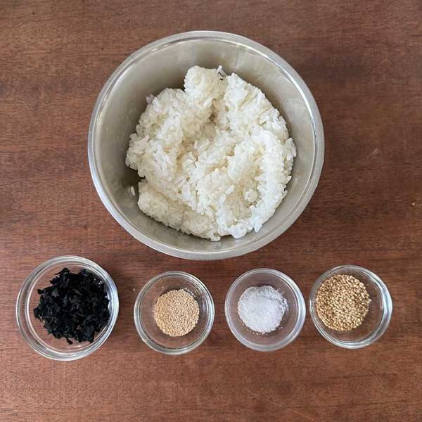 山本ゆりさんが作る『給食のワカメご飯』のレシピに反響　「無性に食べたくなるやつ」「絶対作る」