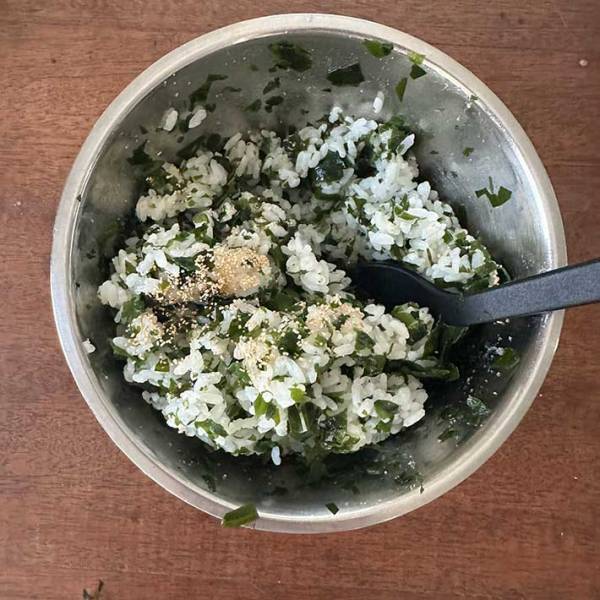 山本ゆりさんが作る『給食のワカメご飯』のレシピに反響　「無性に食べたくなるやつ」「絶対作る」