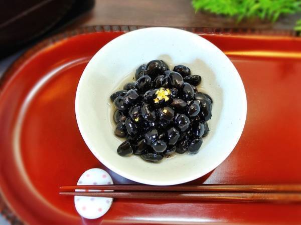 おせちの金箔、食べても害はない？　製造会社の回答に「知らなかった」「そんな規定が」