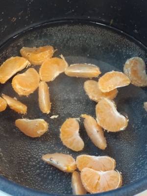 ミカンの薄皮がつるんと剥ける！　家にあるアレを使った裏技に「缶詰みたい」「その発想はなかった」