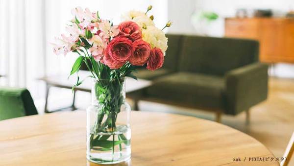 日比谷花壇「茎の下部をカットして！」　生花を花瓶にいける時のポイントとは？