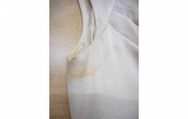 服に食べ物を落としちゃった！　専門店に聞いた『正しい対処法』がタメになる