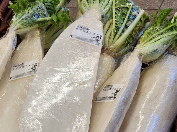 野菜売り場で「初めて見た」　大根の状態に「羽子板かな？」「問題解決できそう」
