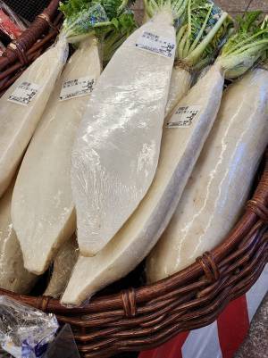 野菜売り場で「初めて見た」　大根の状態に「羽子板かな？」「問題解決できそう」