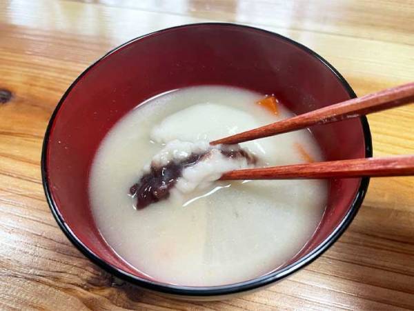 「信じられない…」　家族全員が驚いた『あん餅のお雑煮』を作ってみたら？