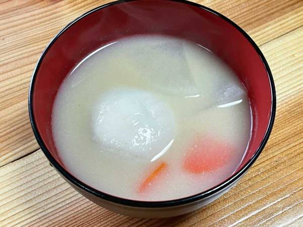 「信じられない…」　家族全員が驚いた『あん餅のお雑煮』を作ってみたら？