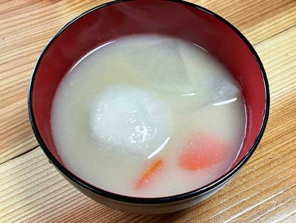 「信じられない…」　家族全員が驚いた『あん餅のお雑煮』を作ってみたら？