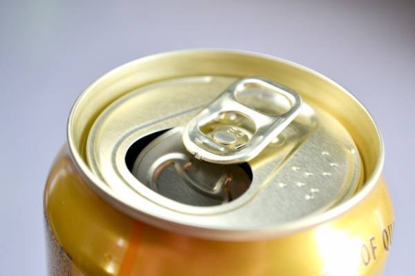 缶ジュースが飲み切れなくても？　蓋の代用アイディアに「確かにハマる」「コレは便利」