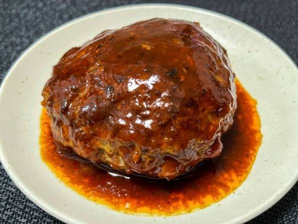 ハンバーグをジューシーに仕上げるには？　肉汁があふれ出る方法に「まさかそれを」「納得です」