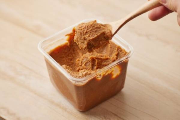 『味噌パックの薄い紙って何？』　長年の疑問をマルコメにぶつけてみた結果　「そんな役割が」「まさかの回答」