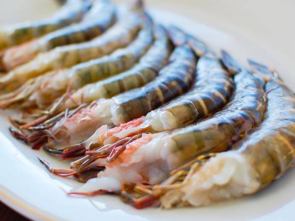 お正月料理に試したい！　冷凍エビをプリップリに解凍できる裏技