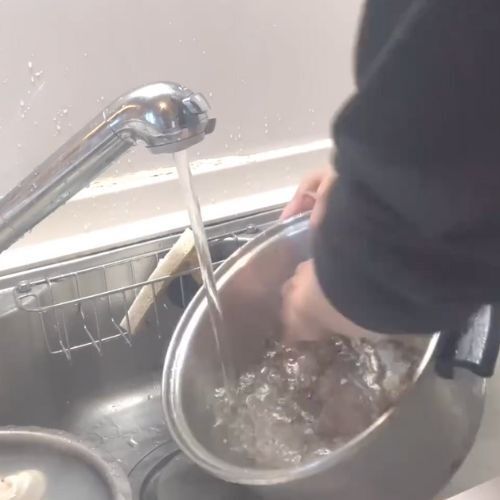 カレー鍋でスポンジをダメにしない方法とは？　誰でもできる方法に「これはありがたい」