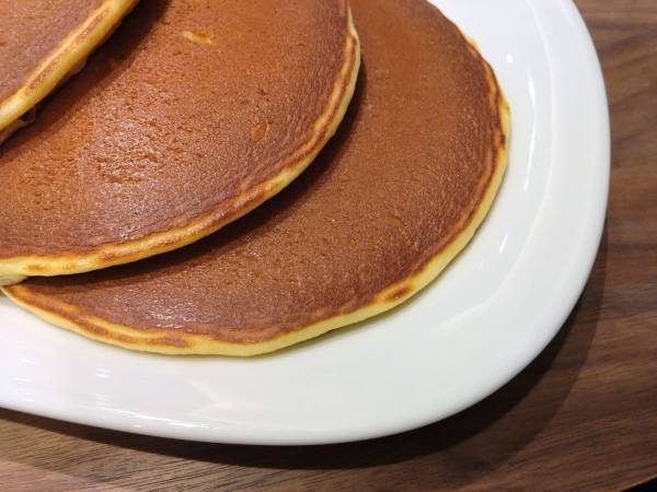 マヨネーズを加えるだけで激変！　キユーピーが教えるホットケーキをふわふわにする裏技