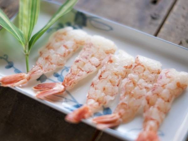 「湯引き」が決め手！　臭みのないプリプリのエビに仕上げるテクニック
