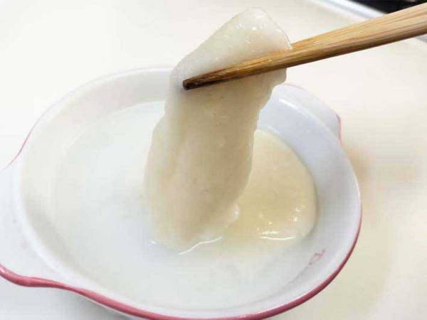 レンチンだけで硬い餅を復活させる方法に「めっちゃ伸びる」「あっという間！」