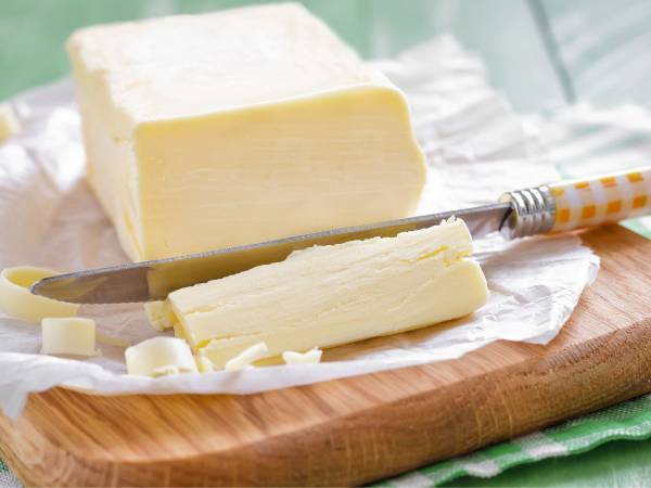 価格高騰が続くバター、マーガリンで代用してもいい？　明治の担当者に聞いてみると意外な回答が…