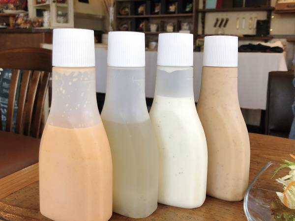 ドレッシング、縦振りしていない？　キユーピーが教える正しい振り方に「知らなかった」「そんな手が」