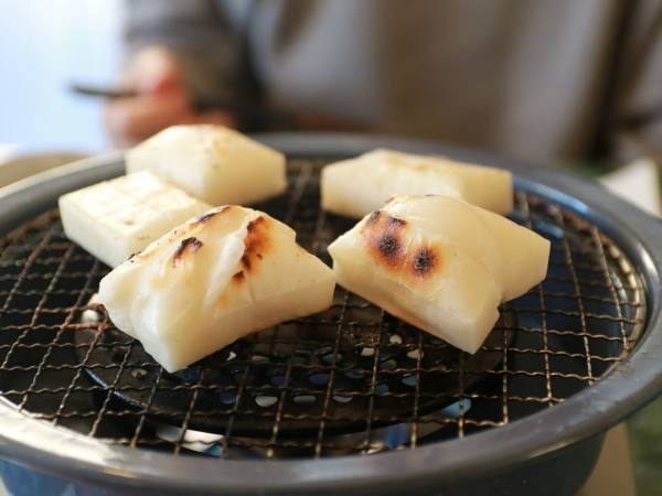 お餅を焼いた後の洗い物を楽にするには？　すぐ試せるライフハックに「参考になります」