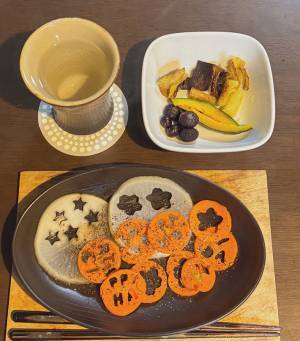 犬用のケーキを作ったら、飼い主のごはんが…!　対比写真に「笑った」「私と一緒」