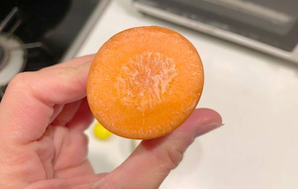 「ラップがもったいないと思ってた」「これいい」　余った野菜の保存グッズが最高