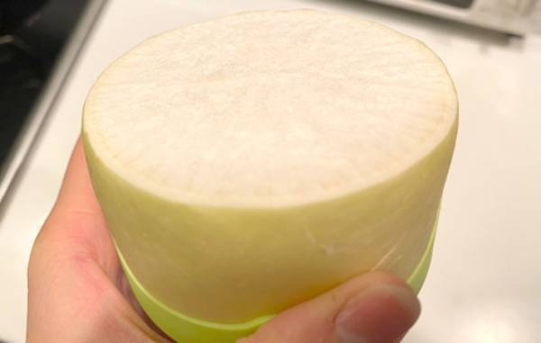 「ラップがもったいないと思ってた」「これいい」　余った野菜の保存グッズが最高