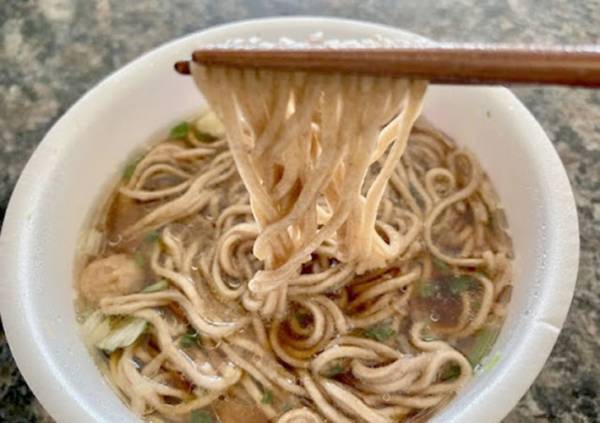 「スープも飲み干しちゃった！」　『日清の最強どん兵衛 鴨だしそば』２種を食べ比べてみた